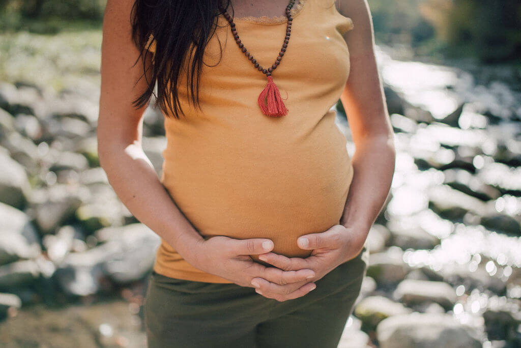 maternity pregnancy photoshoot in Parc Dereche, Morzine, French Alps