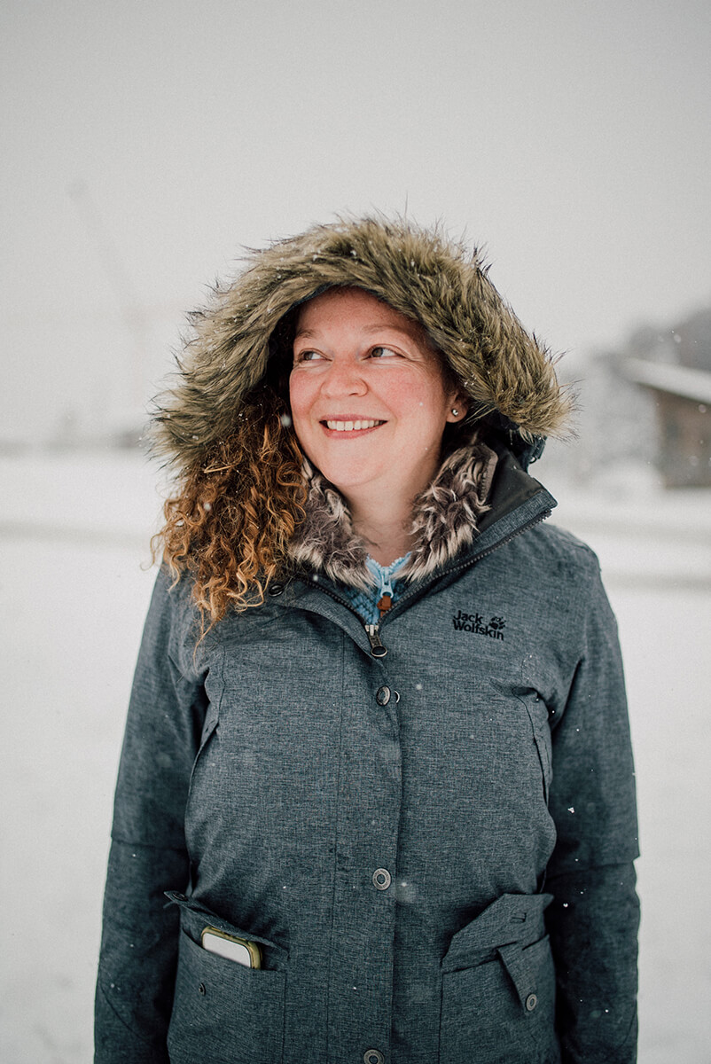 photoshoot for a family playing with a snowman in Avoriaz (French Alps) on their ski holiday