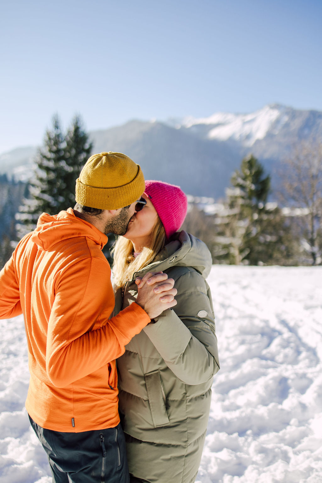 A couple photo session in snow in Morzine